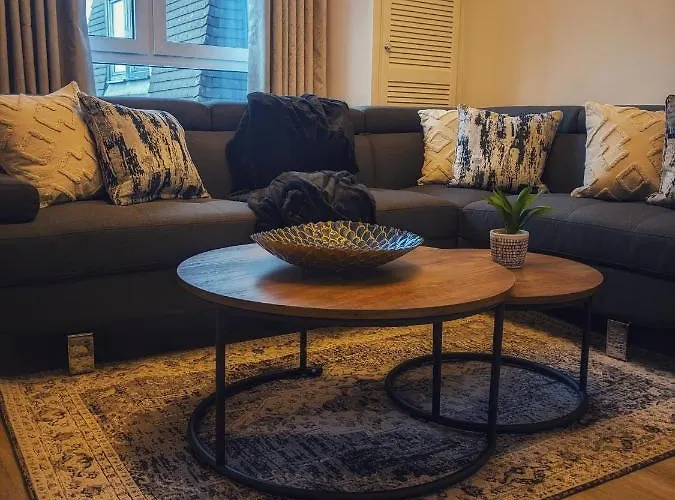 Sweeney Stays, Cadzow Apartment