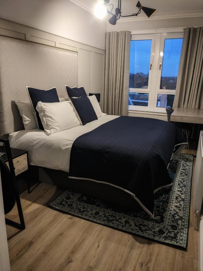 Apartment Sweeney Stays, Cadzow