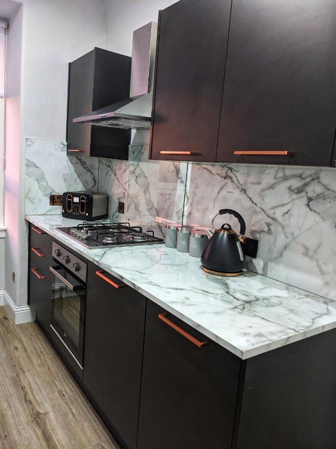 Sweeney Stays, Cadzow Apartment